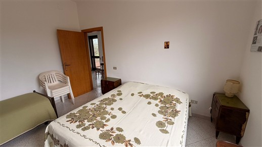 Villa Di 3 Vani e Acc. In Buono Stato, Rivestita In Pietra e Recintata.